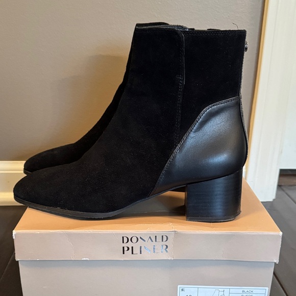 Donald J. Pliner Kelsee Black Leather & Suede Ankle Booties size 10 - Picture 2 of 15